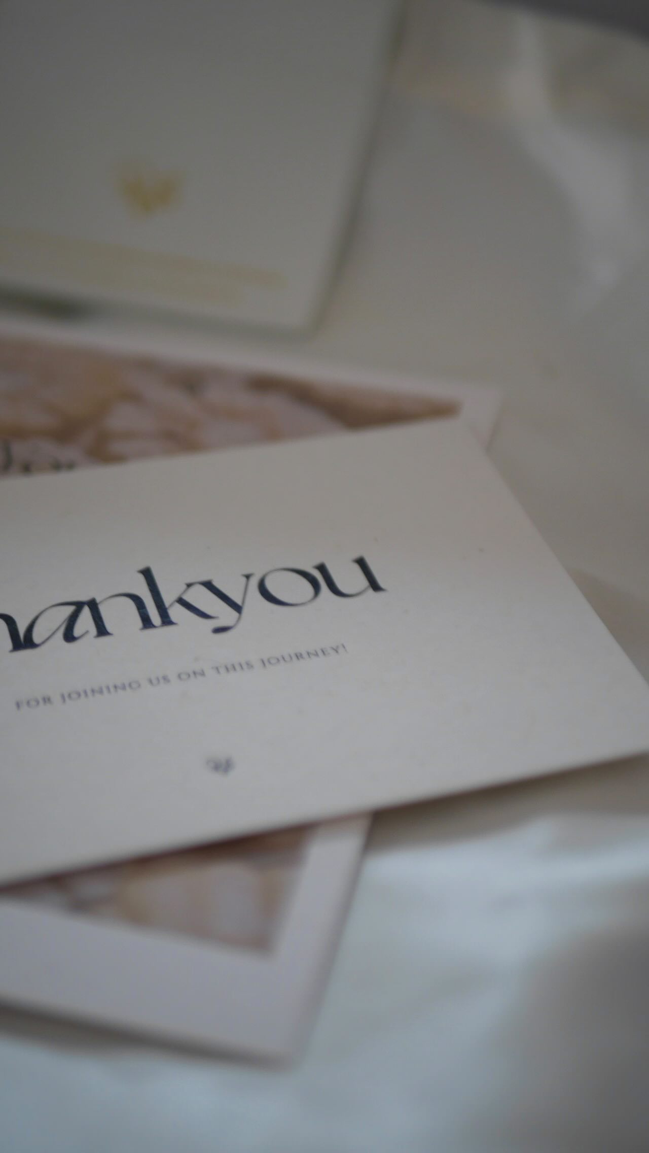 .
トウモロコシ由来のヴィーガンレザー🌽bag
⁡
@one.products さんのbagは4つ目
⁡
持ってると必ず褒められる
⁡
⁡
⁡
The Solace Toteは
⁡
旅先にも持って行きやすいスリムさと
⁡
シンプルな服に映えるデザイン性が魅力
⁡
⁡
⁡
いつも丁寧な対応してくださって
⁡
本当に感動する♡
⁡
⁡
⁡
よく人は国でイメージを
⁡
括ってしまいがちだけど
⁡
同じ国の人でも
⁡
違う考え方があるように
⁡
国は関係ない
⁡
⁡
⁡
⁡
同じ価値観、信念を
⁡
共有、共感できること
⁡
⁡
⁡
ネットワークがあるからこそ
⁡
出会える
⁡
⁡
⁡
⁡
パーソナルスタイリスト
宮本彩
HP、レッスンメニューはプロフィールより
@ayamiyamotolapaix
⁡
⁡
#サマーバッグ
#ファッション
#骨格診断広島
#骨格診断
#パーソナルカラー診断
#パーソナルカラー診断広島
#シンプルコーデ
#骨格ストレート
#イエベ
#イエベ春
#パーソナルスタイリスト
#30代コーデ
#30代ファッション
#撮影風景
#全国出張撮影
#ブランディングフォト
#ポートレート撮影
#広島カメラマン
⁡
⁡
⁡
⁡