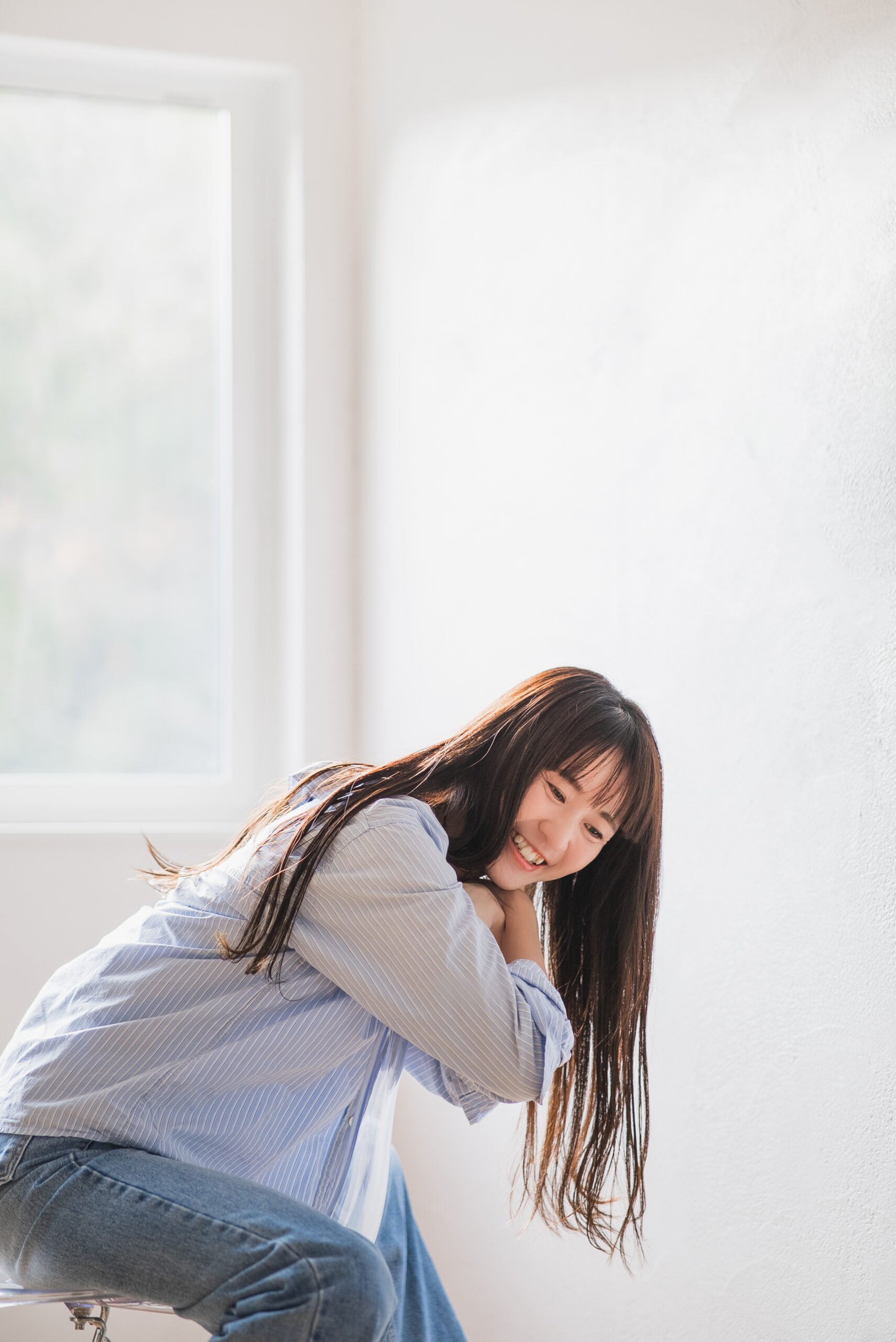 柔らかな自然光の中で表情を引き出したポートレート