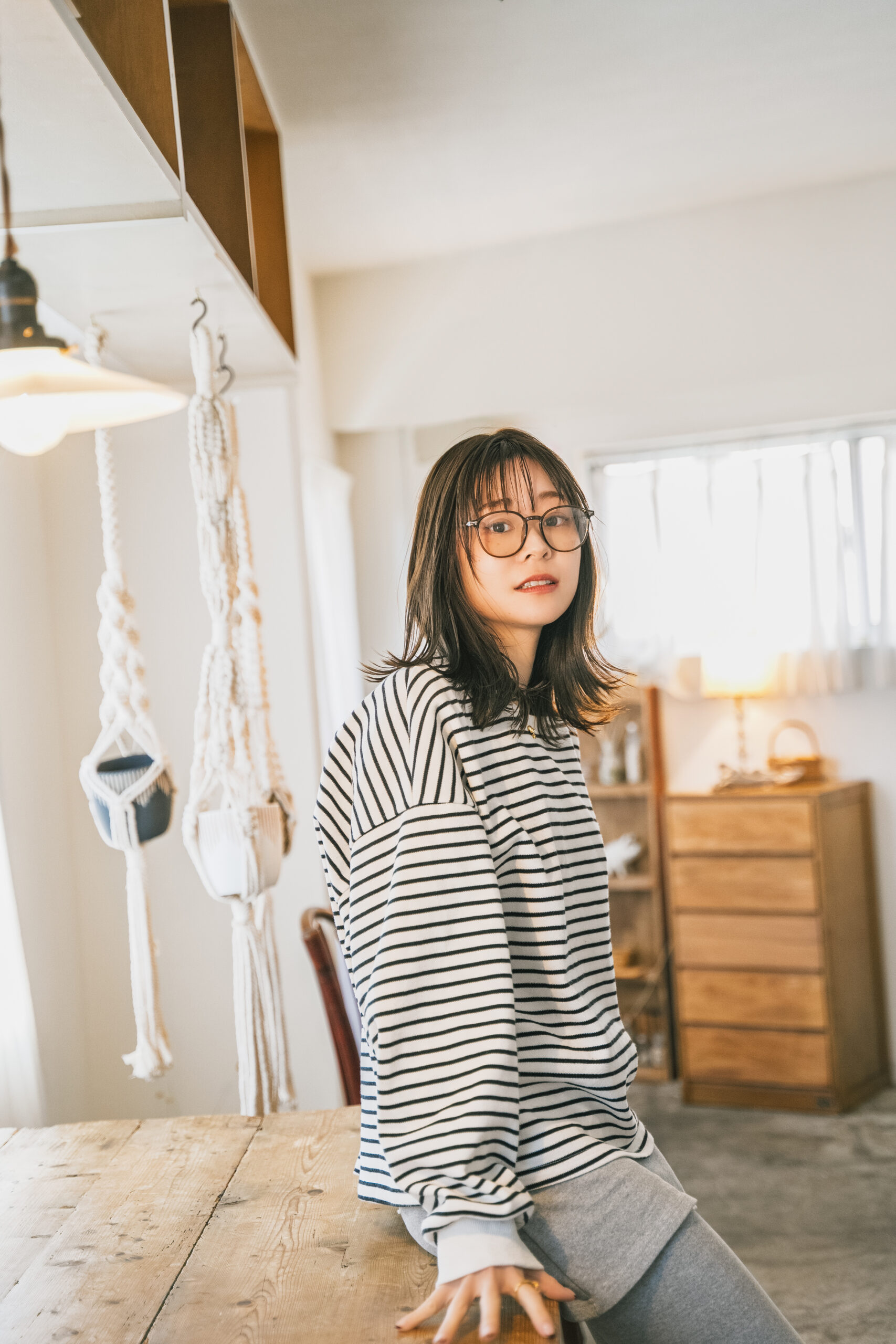 眼鏡とスタイリングで個性を伝える事業家ポートレート